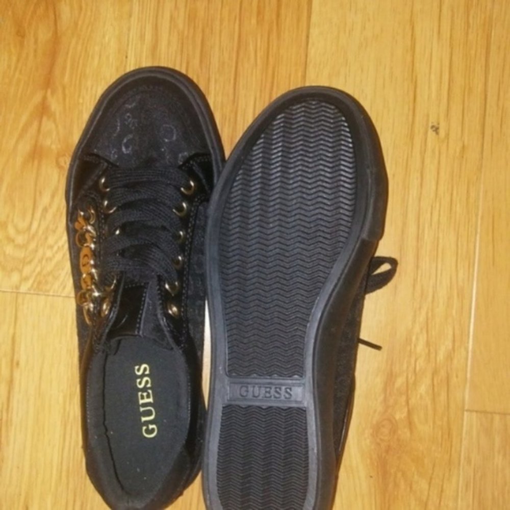 Guess NWOT Black & Gold Shoes Sz 5.5